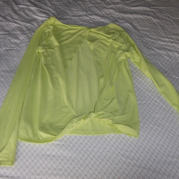Yellow Gap Long Sleeve With Open Back - Picture 4 of 4